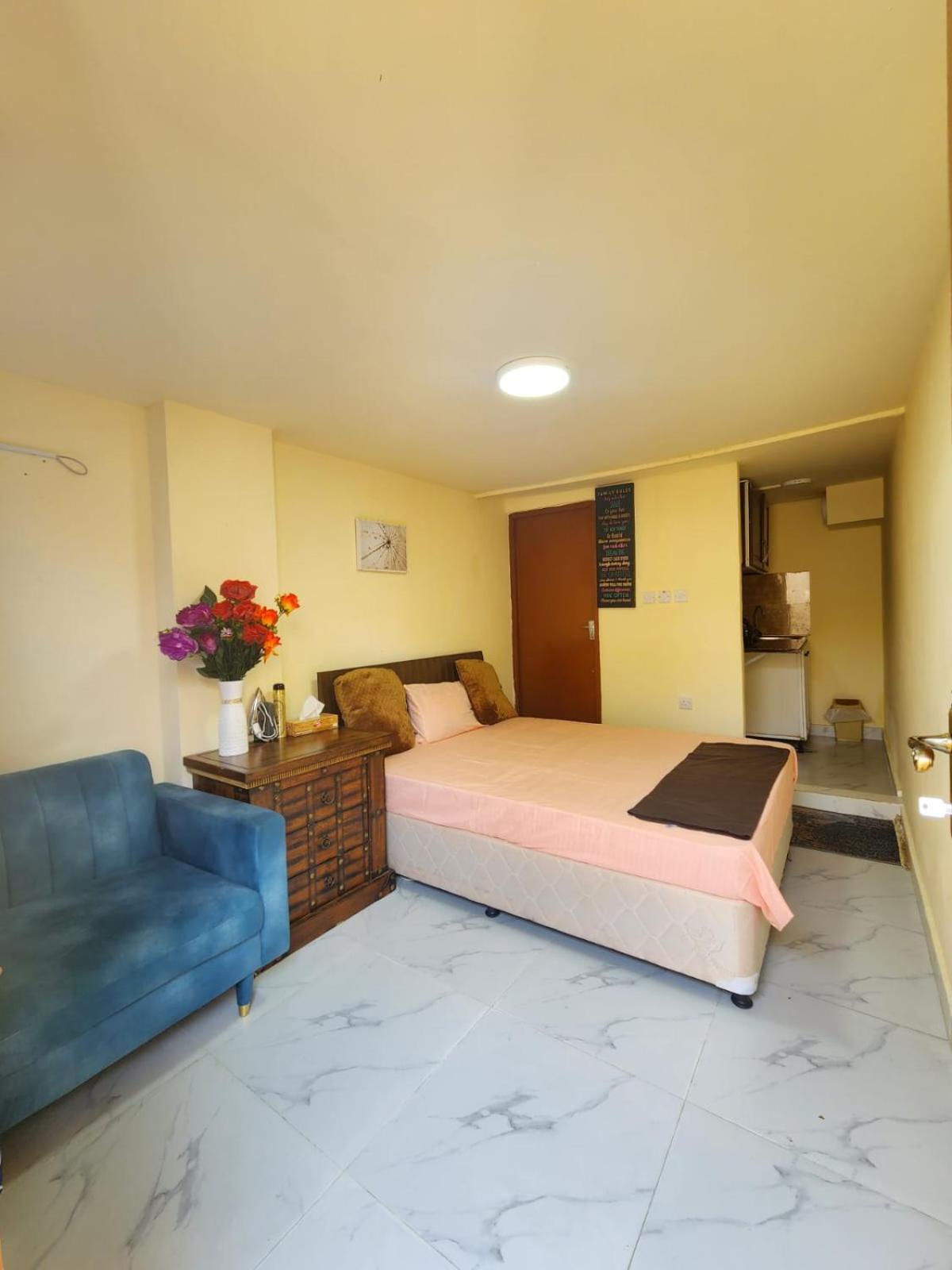 King Bed-studio Near 